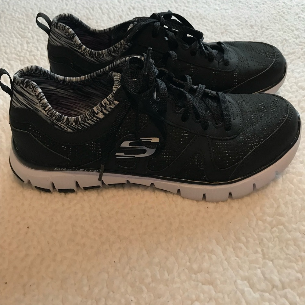 Women’s Sketchers Sneakers Size 8 in EUC - Picture 3 of 8